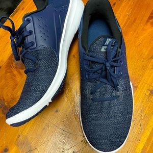 BRAND NEW NIKE TRAINING SNEAKERS - SIZE 10 NAVY BLUE - GREAT FOR WORKOUTS